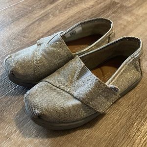 Sparkly Silver Toddler Toms Size 6